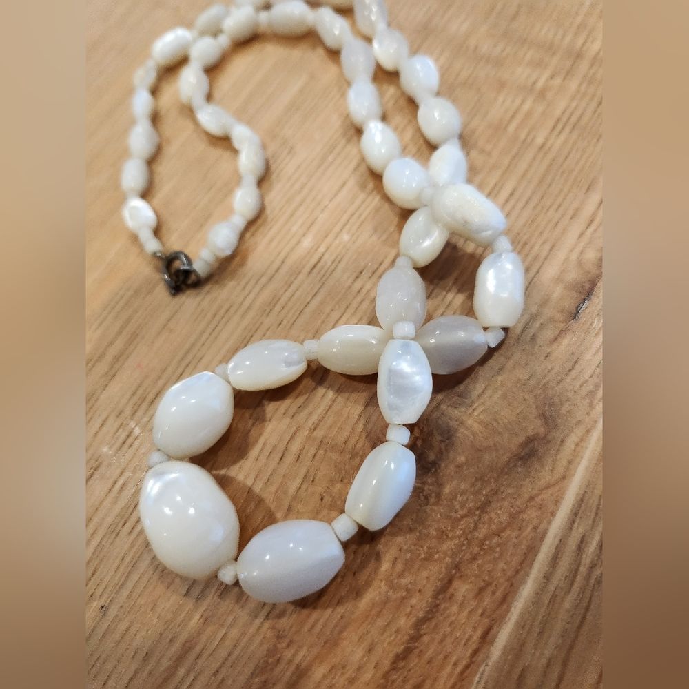 Vintage White Mother of Pearl Oblong Beaded Necklace